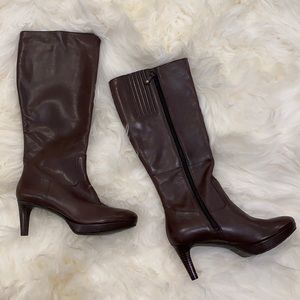 Rockport brown leather boots.